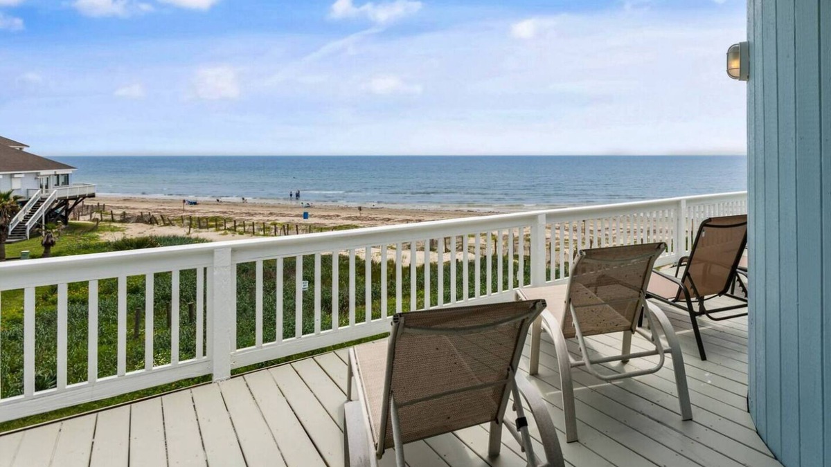Spanish Grant House | The Blue Heron-Steps to the Beach