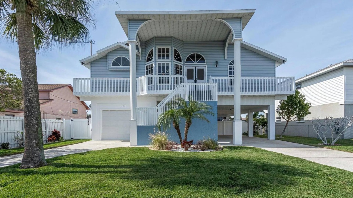 Spring Hill House | The Blue Heron- Waterfront-Gulf Access-Dock-Pool-Kayaks