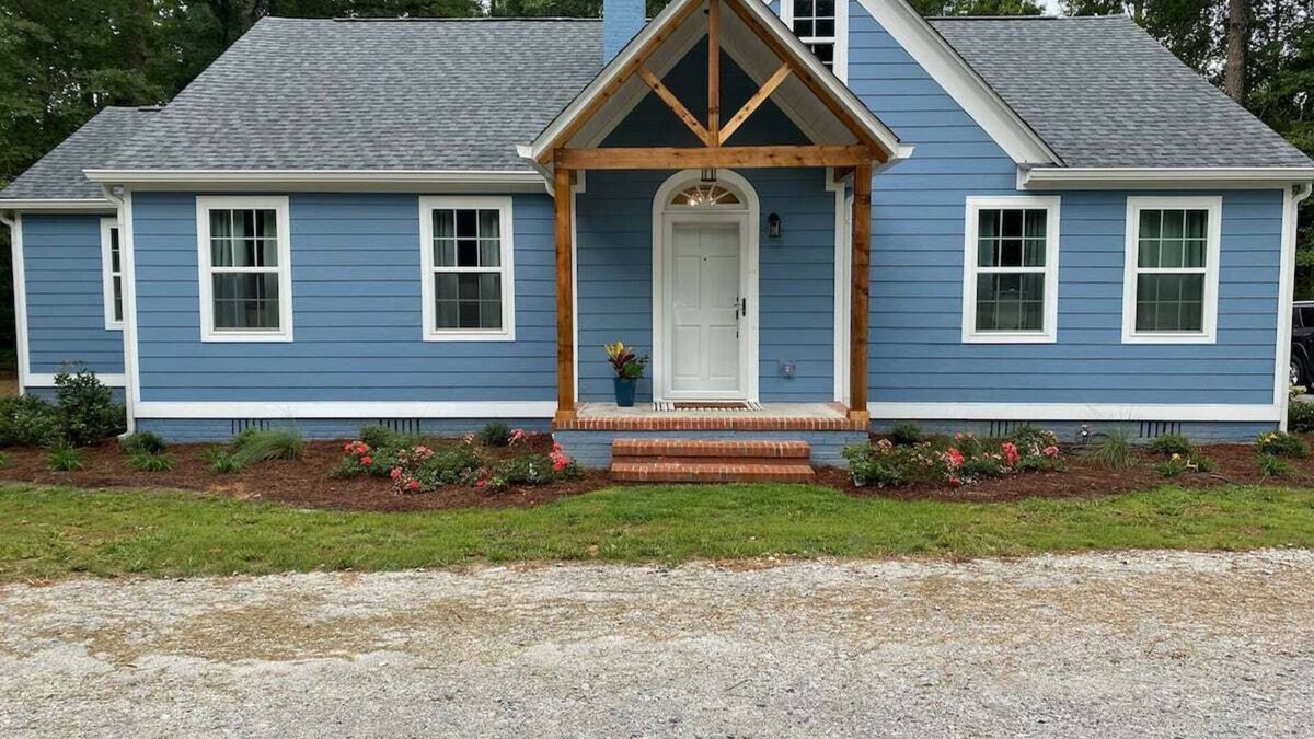 Thomson House | The Blue House - Available for Master’s Week