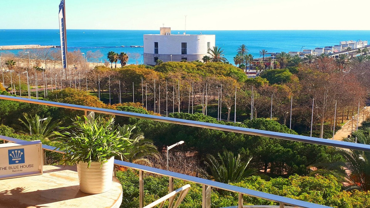 La Vila Olimpica del Poblenou Apartment | THE BLUE HOUSE otherwise discover Barcelona which sees the sea from the terrace