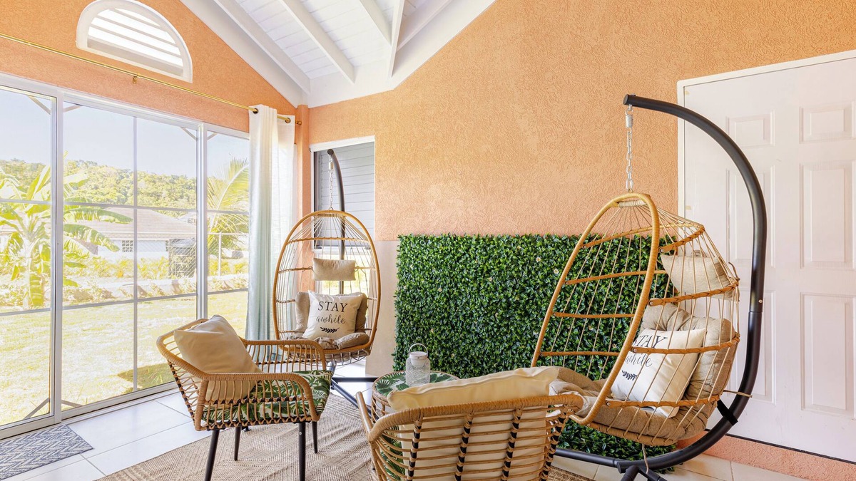 Boscobel House | The Blue Jade - 2BDRM with WiFi, AC, Hotwater & security