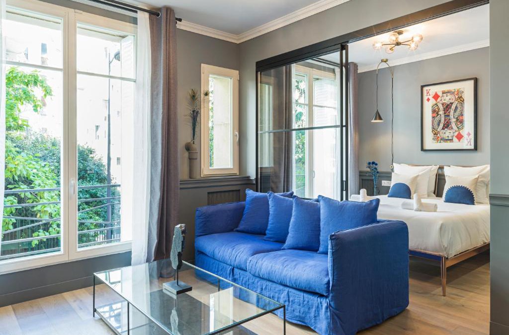 Chaillot Apartment | The Blue King Suite