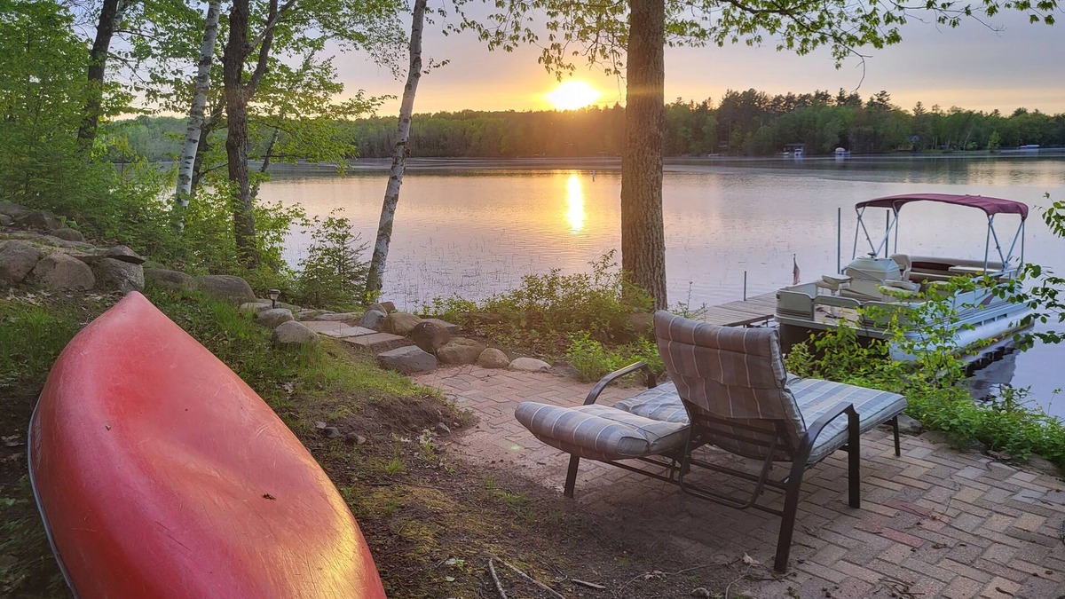 Lake Nebagamon House | The Blue Loon Cabin and pontoon in Northern wi