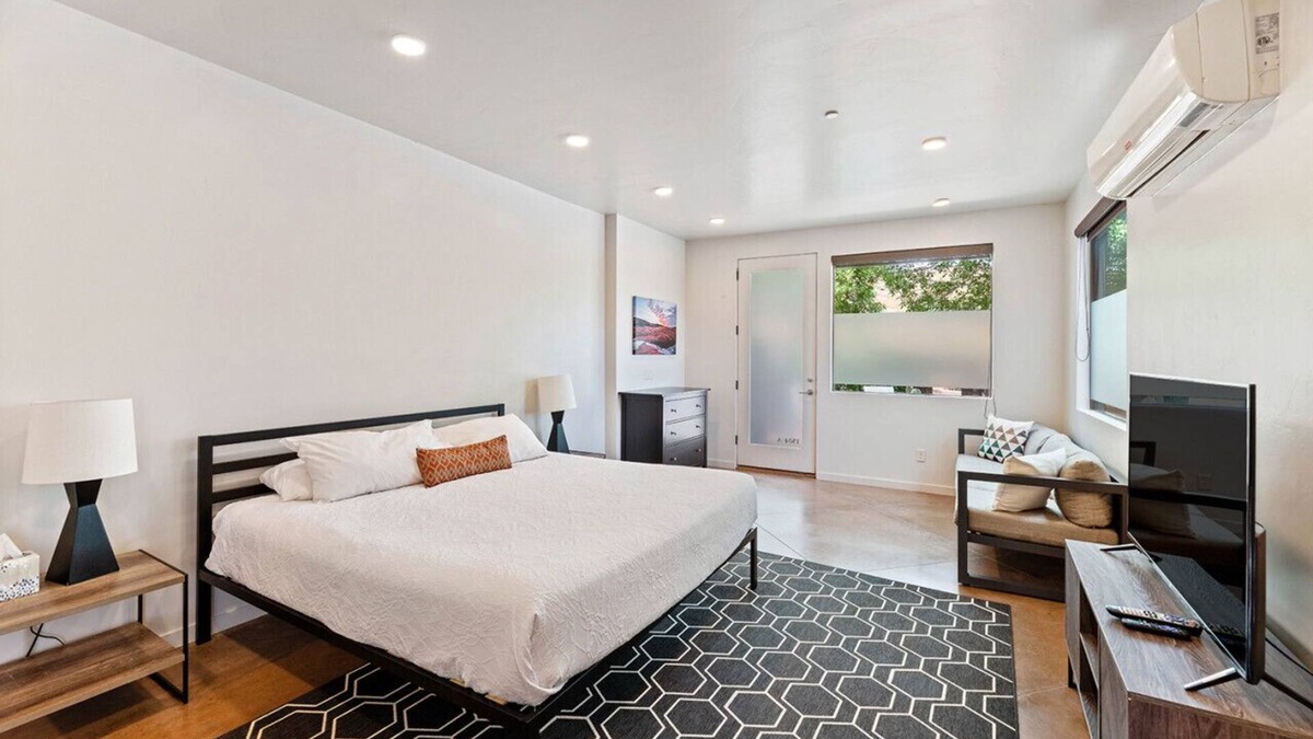 Ivins Condo | The Blue Moon - Ground Floor Suite w/Red Rock Views