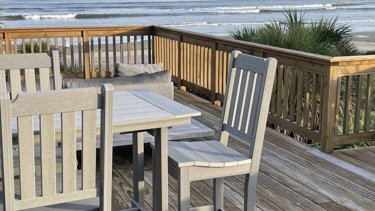 Pirates Beach House | The Blue Pelican - Beachside in Pirates Beach! Sleeps 10.