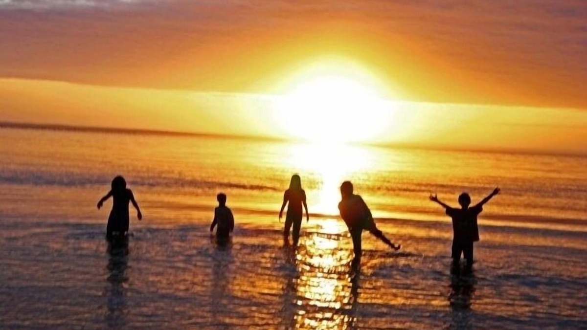 Netarts Cottage | The Blue Rose Cottage - Amazing Views - Direct Beach Access - Pets Allowed