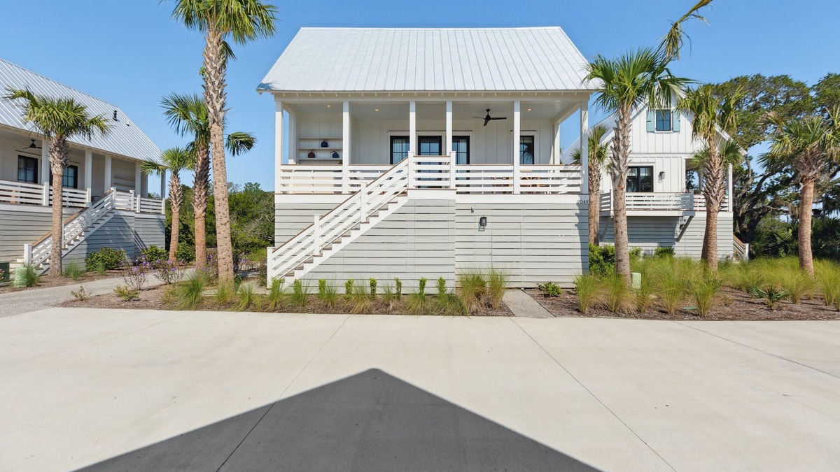 Johns Island House | “The Bluebird” (3049 Southerly Way) 2 person creekside bungalow at Kiawah River * EV Charger ~
