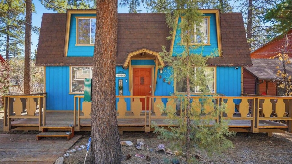 Peter Pan Cabin | The BlueBird Retreat + Jacuzzi +BBQ