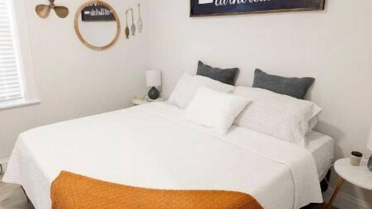 Wakefield House | The Bluecat Bungalow at Milford Lake