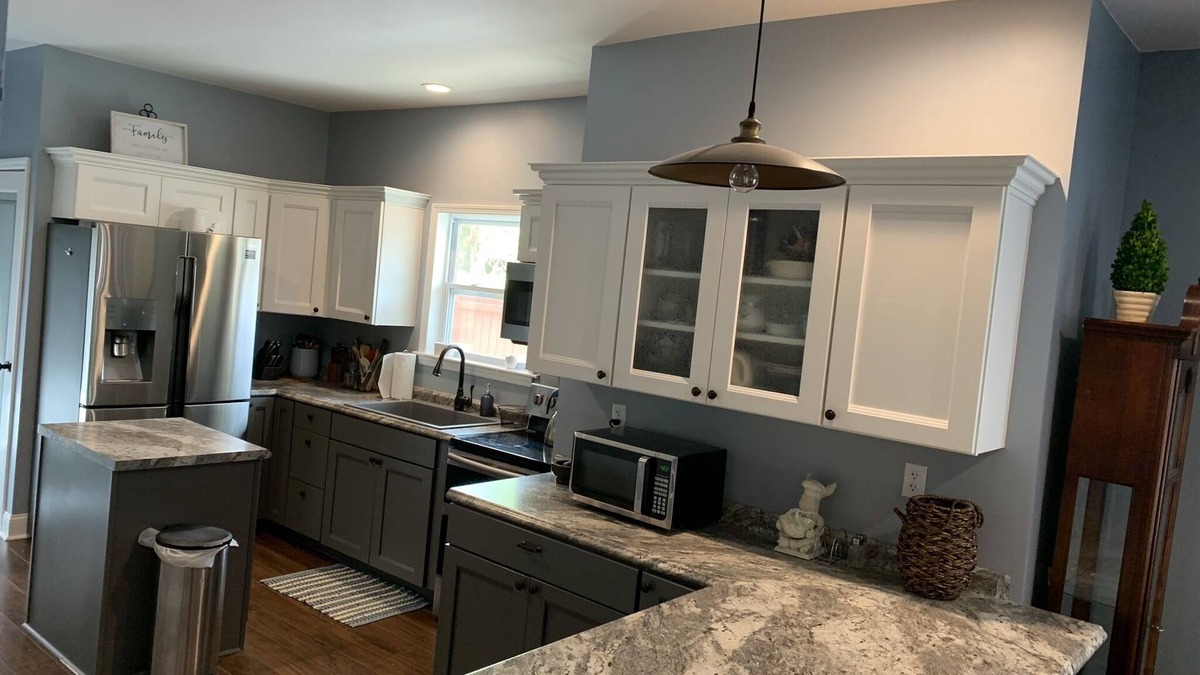 Ashland House | The Bluegrass Bungalow: Newly Constructed Sleeps 6: 3 beds 1.5bath. One Level.