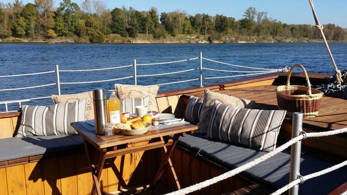 La Chapelle-aux-Naux Cabin | The Boat House Family - La TOUE REINE & SPA