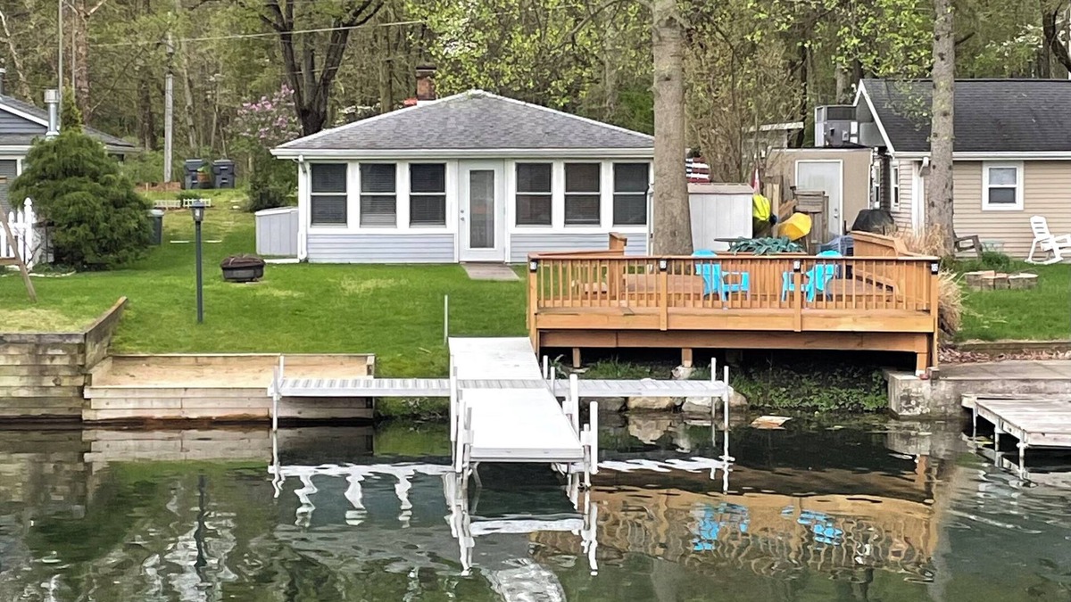 Kendall House | The Boat House - Cozy cottage on beautiful Gravel Lake