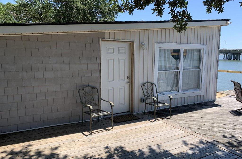 Willoughby Spit House | The Boat House - Water Front, WiFi, Pet Friendly home