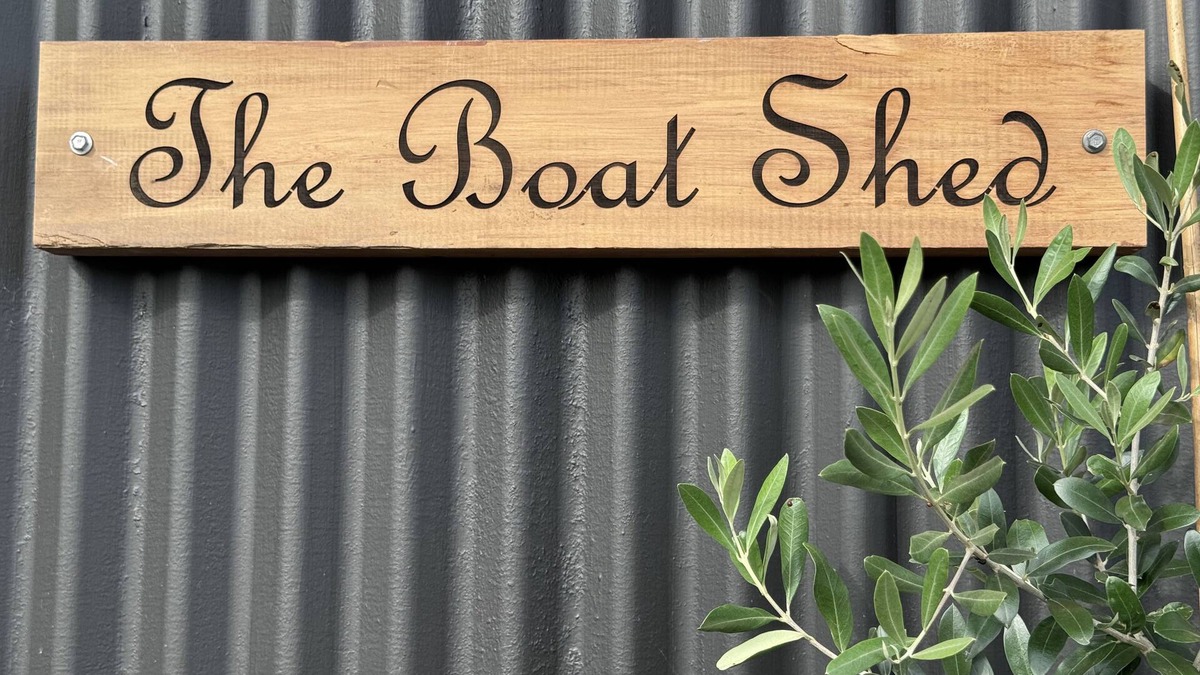 Tolaga Bay Apartment | The Boat Shed is a boutique, rustic style 2 bedroom studio close to the river.