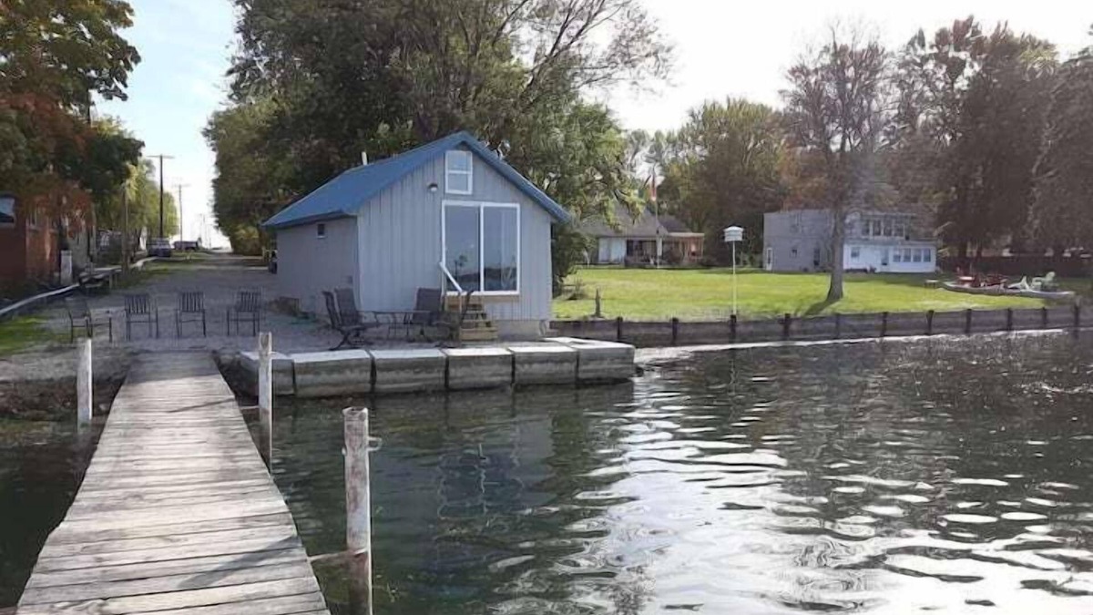 Marblehead Cabin | The Boathouse. A Waterfront Retreat on East Harbor