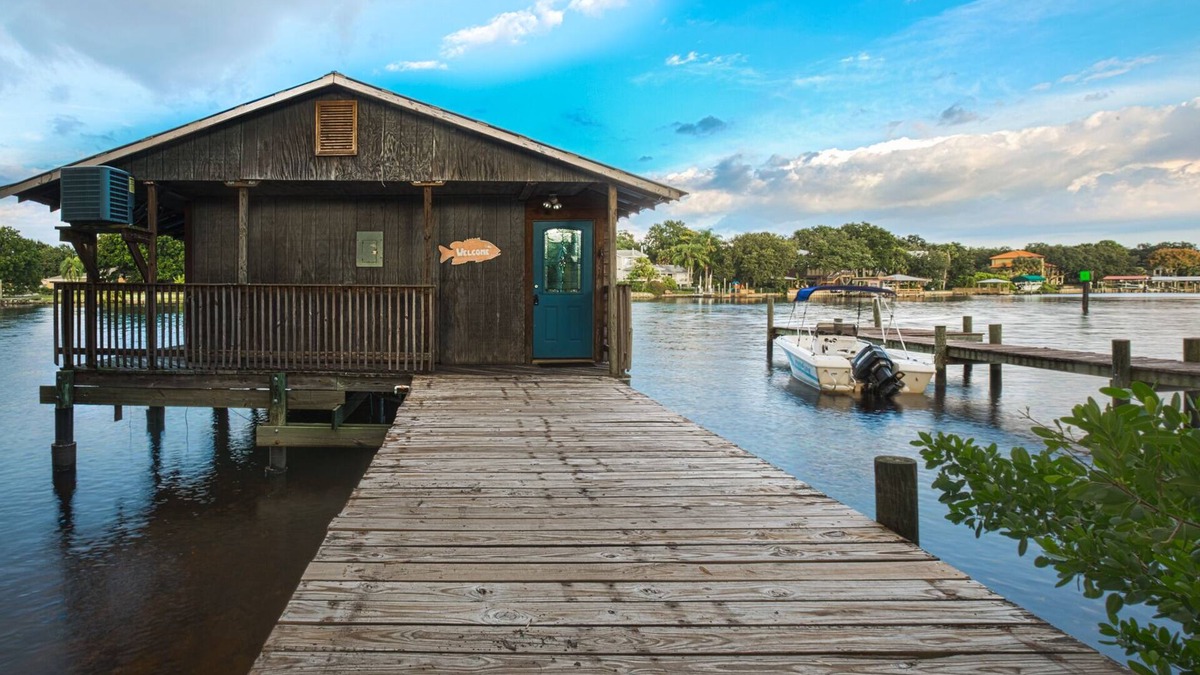 Tampa House | The BoatHouse on the Hillsborough River- Enjoy river and downtown water views