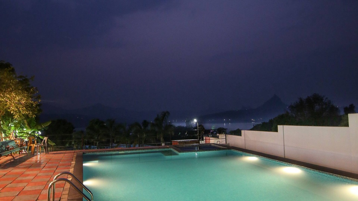 Gevhande Khadak Hotel | The Bob house