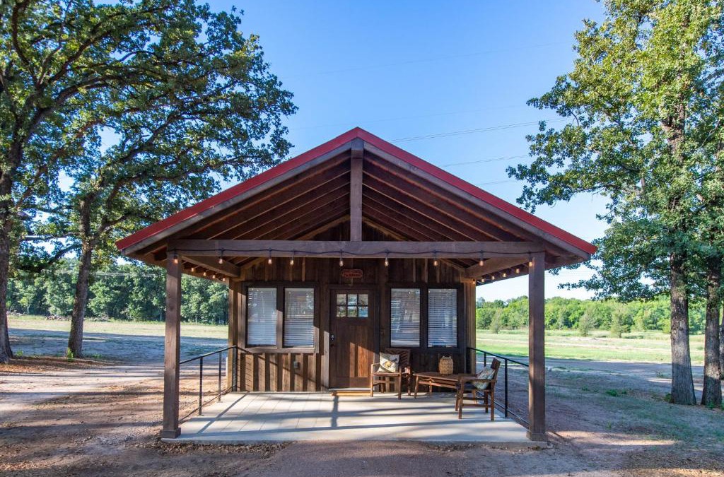 Elm Mott Ski Chalet | The Bobwhite Cabin 15MIN to Magnolia Baylor
