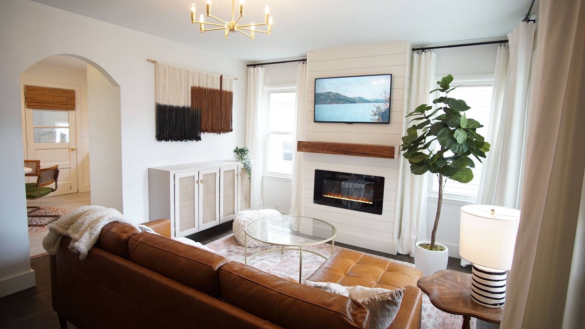 Lincoln House | The BoHo Cottage | Newly Renovated Modern Luxury