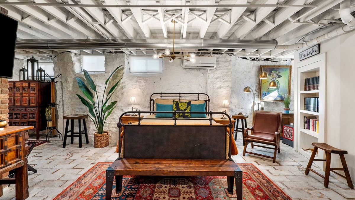 St. Marks Condo | 🎖The Boiler Room - Close to Subway & Downtown🎖