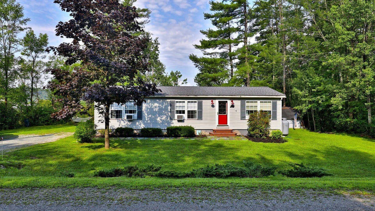Crystal Beach House | The Bomoseen Bungalow: Vermont Lake House with Private Dock