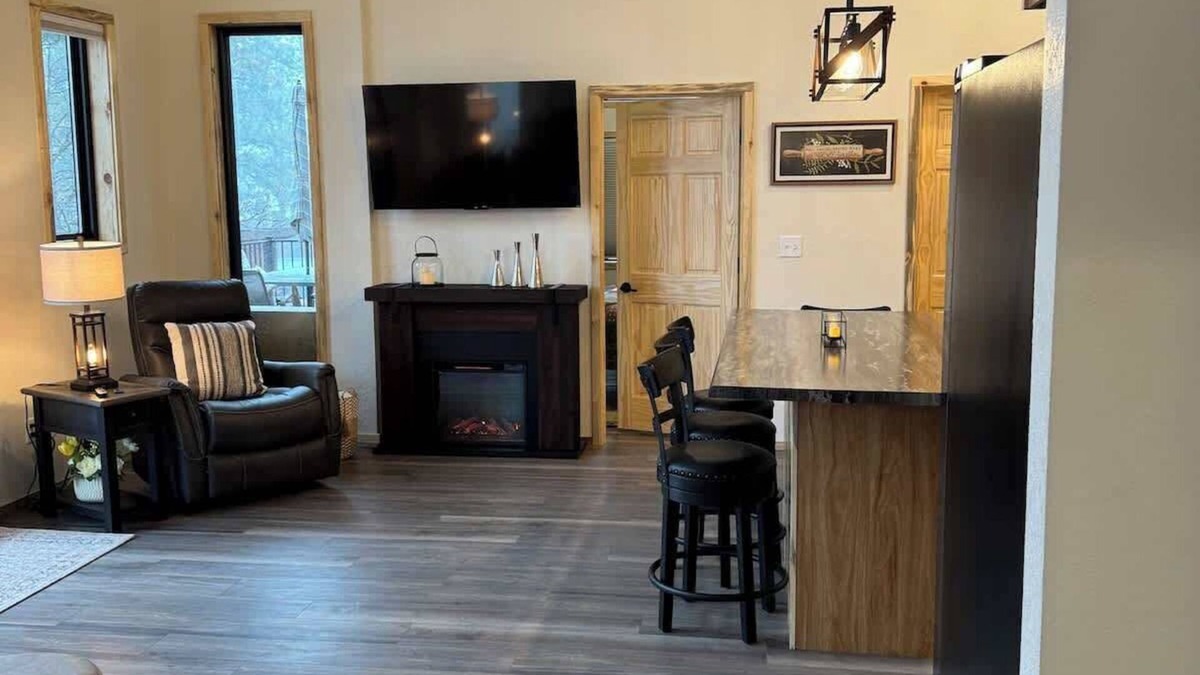 Keystone House | The Bonnie View Close to Mt. Rushmore with a Hot Tub!