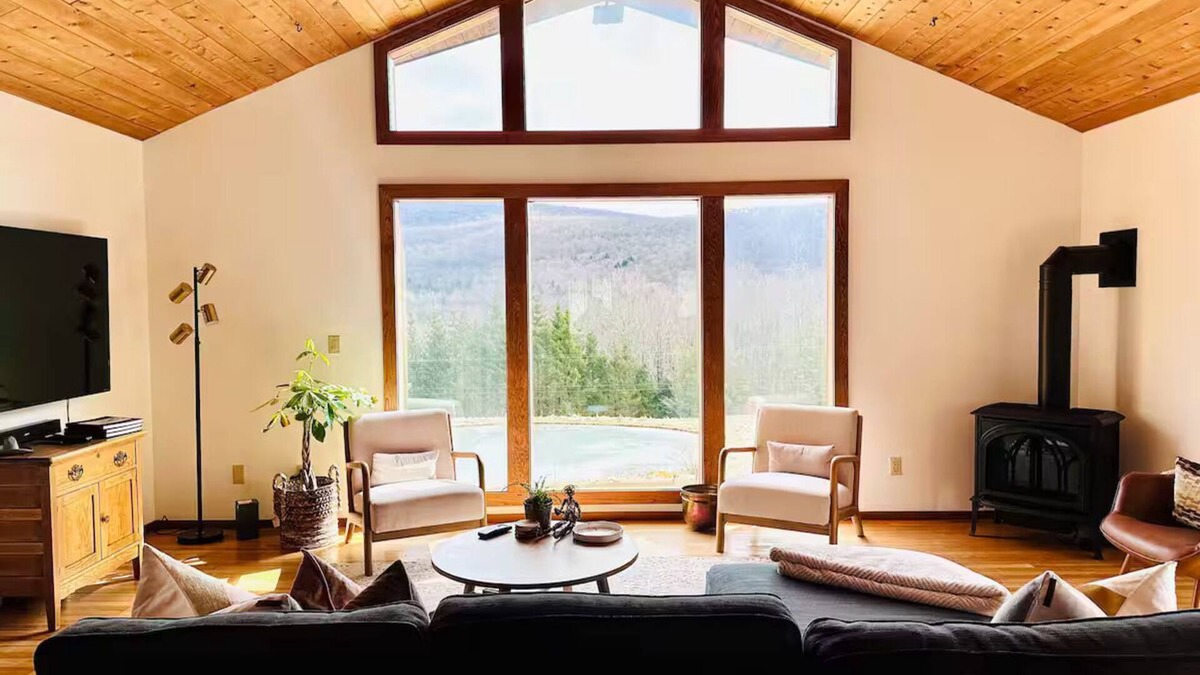 Fleischmanns Ski Chalet | The Borderless Retreat Chalet