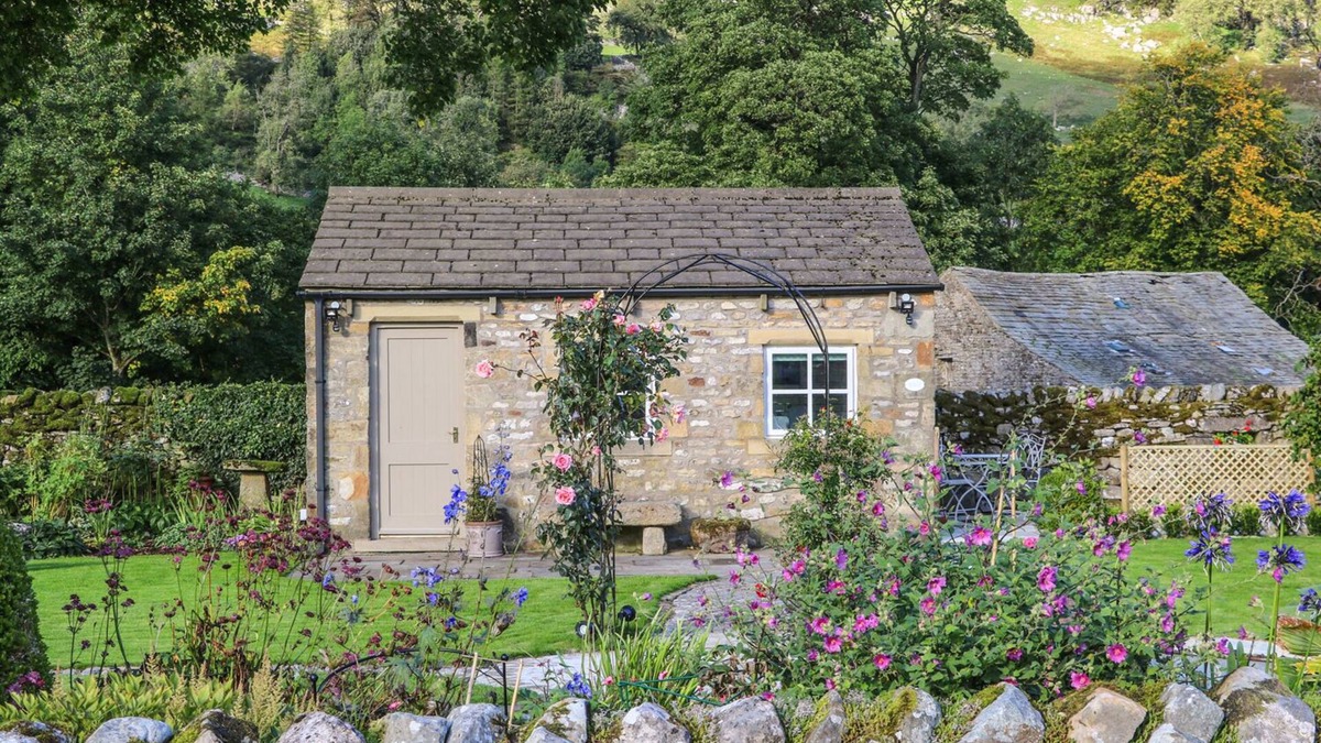 Arncliffe House | THE BOTHY, with a garden in Arncliffe