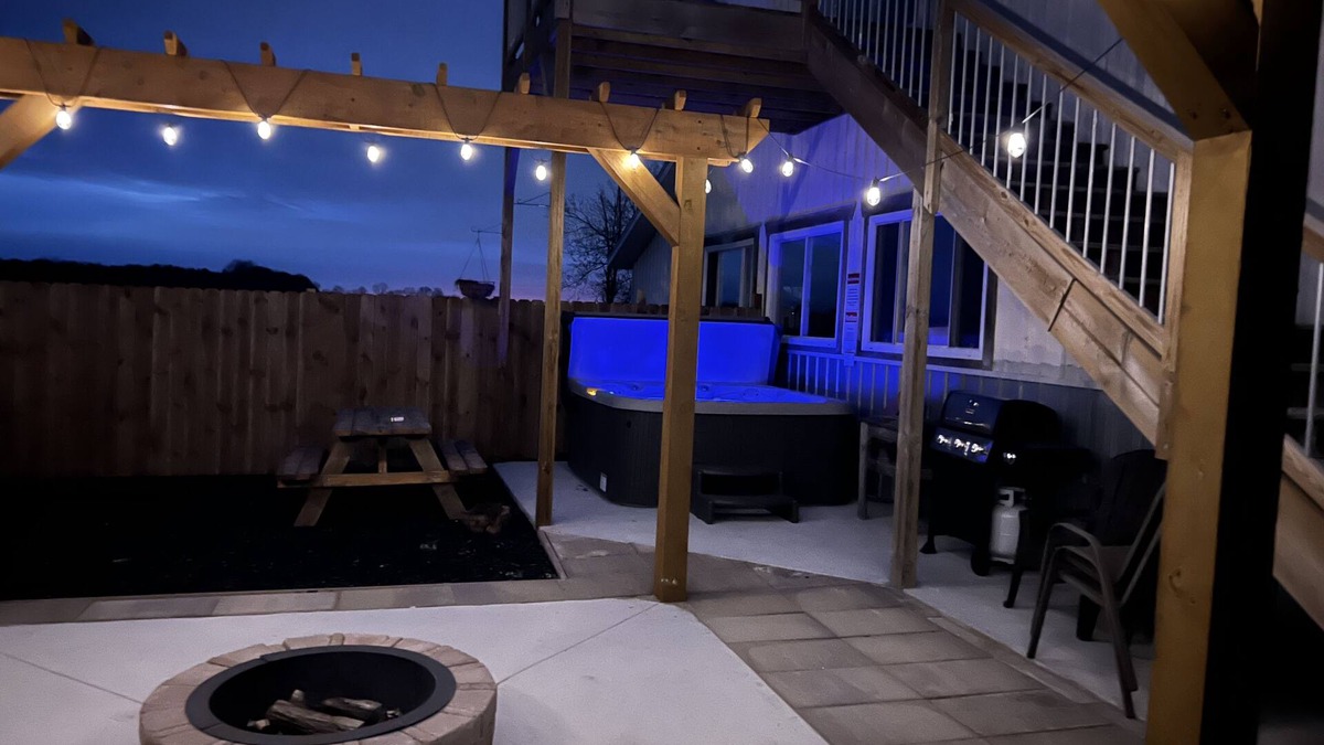 Hamilton Apartment | The Bourbon Barrel !NEW patio & firepit area!