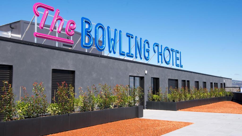 Signy-Avenex Hotel | The Bowling Hotel