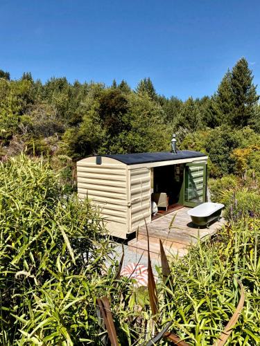 Closeburn Villa | The Box Car with Outdoor Private Bath