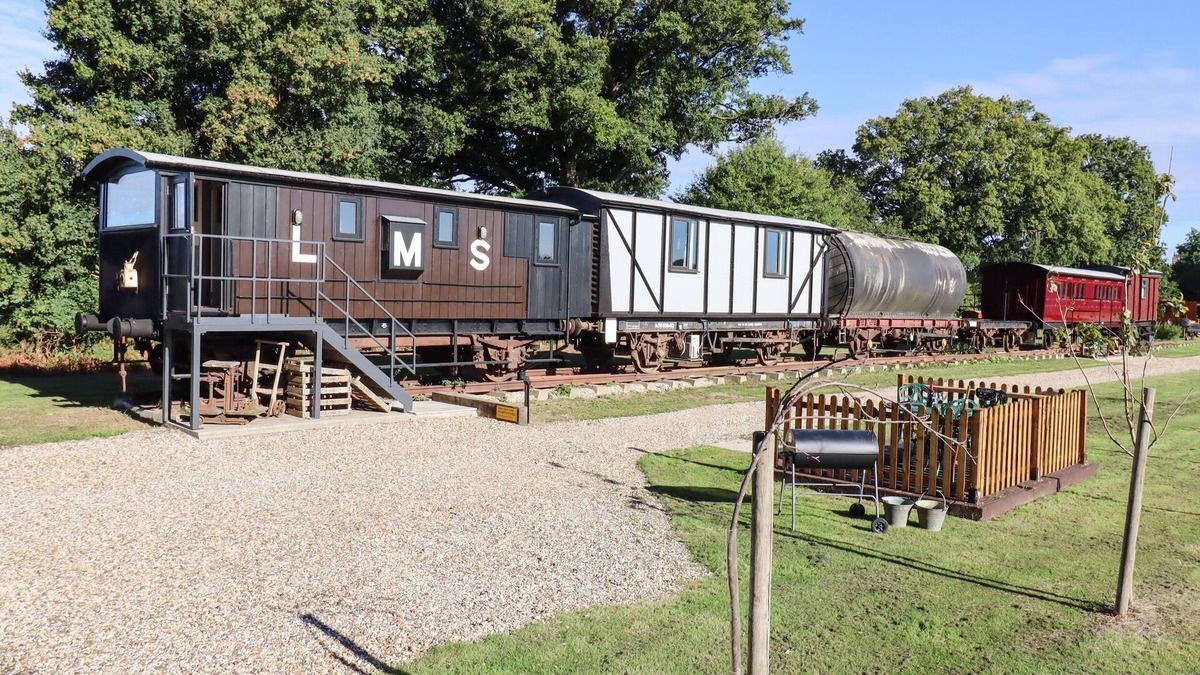 Pattiswick Cottage | THE BRAKE WAGON AT HIGH BARN HERITAGE, romantic in Halstead