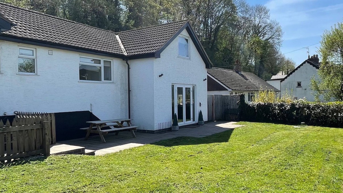 Redbrook Cottage | THE BRAMBLES, pet friendly, country holiday cottage in Monmouth