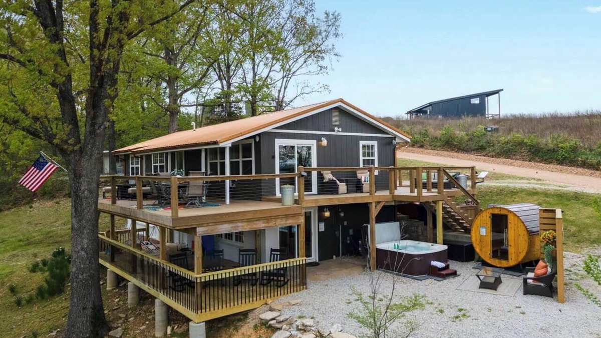 Omaha House | The Breakaway at Table Rock- Sauna, Hot Tub, Kayak, Full Upper and Lower Porches
