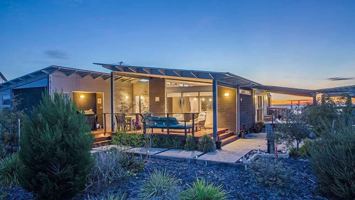 Peppermint Grove Beach House | "The Breeze House" luxury family escape