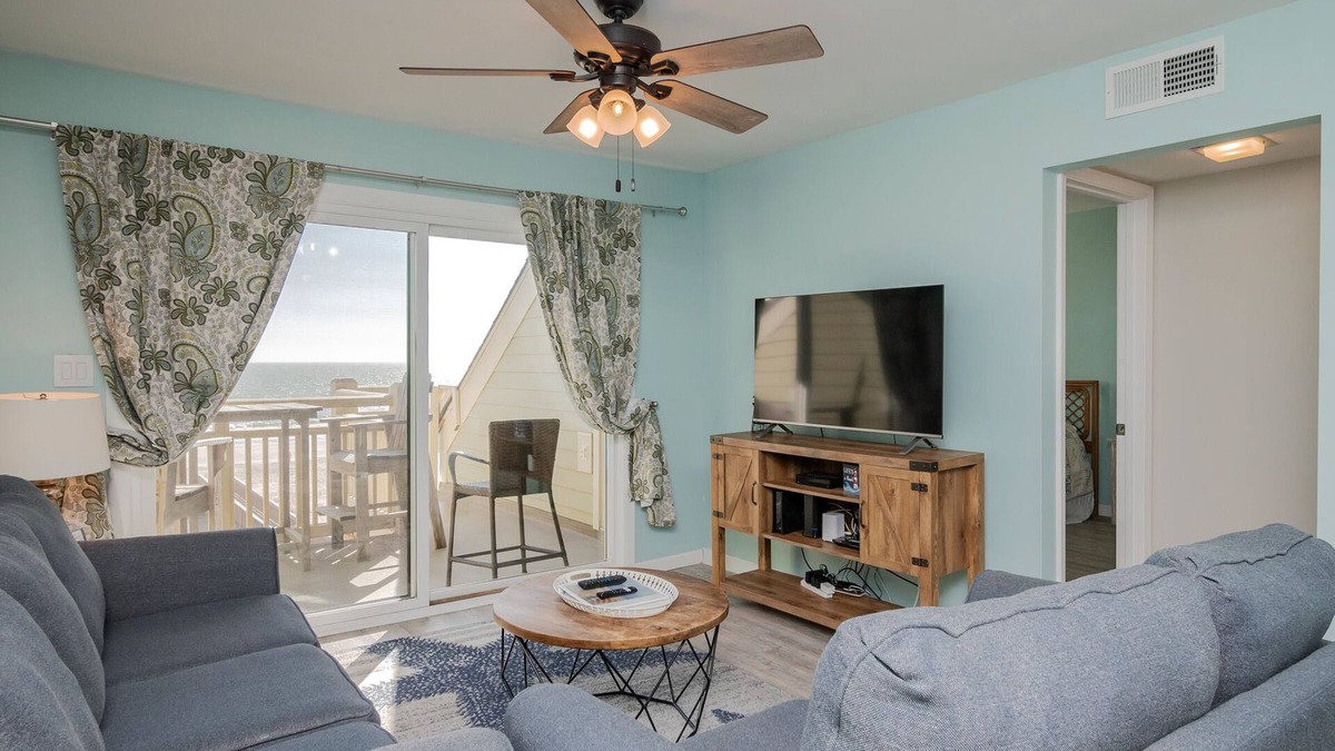 Caswell Beach Condo | The Breeze: Community Pool, Private Balcony, Whirlpool Tub and More!