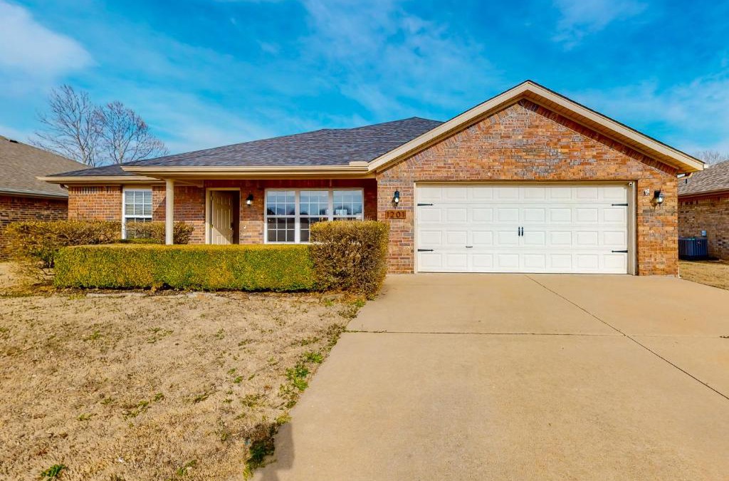 Bentonville House | The Brick Beauty on Cabriolet