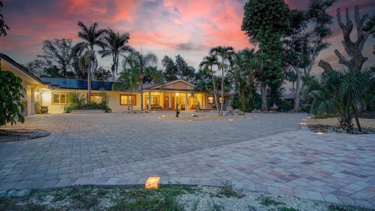 North Fort Myers House | The Bridge Escape Fort Myers