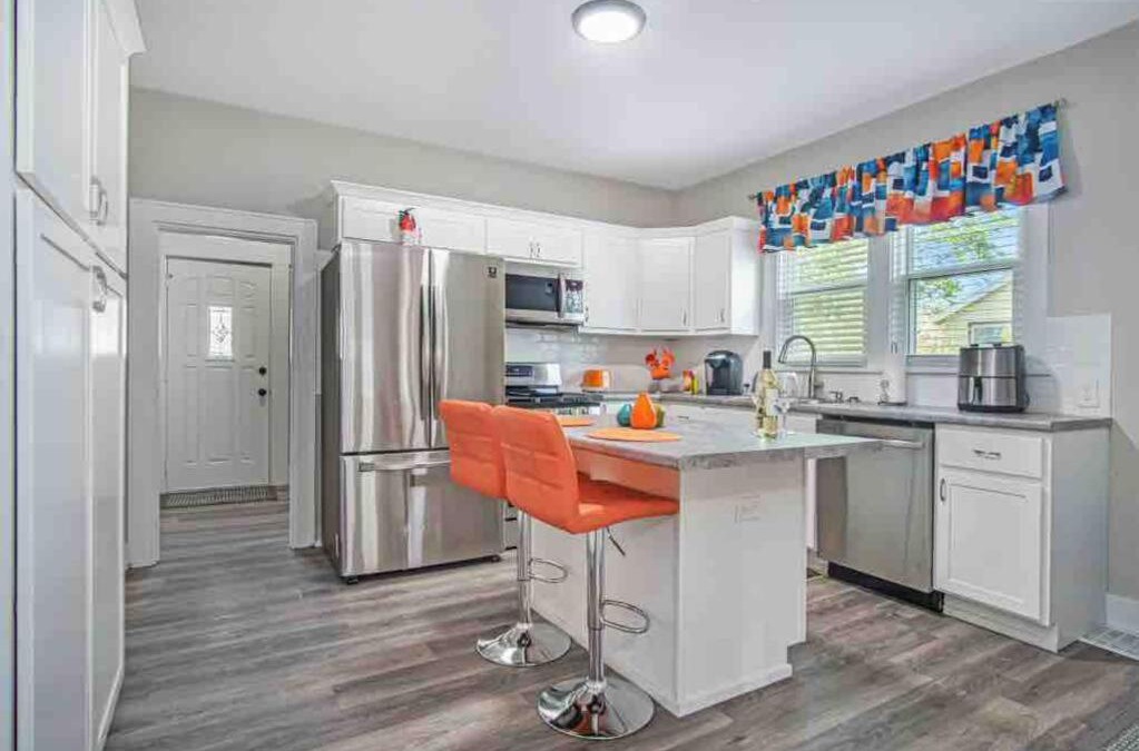 Nelson House | The Bright Side Bungalow Downtown*MFoam Mattresses