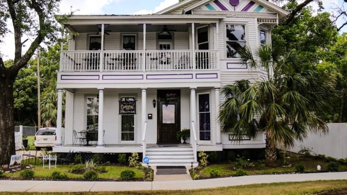 Central Business District House | The Broadway Venue