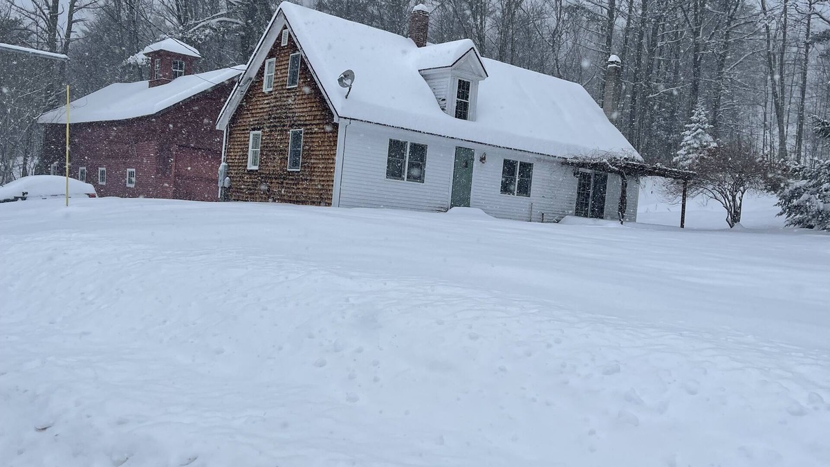 Bethel House | The Brook Cottage ~ Cozy & Dog Friendly!