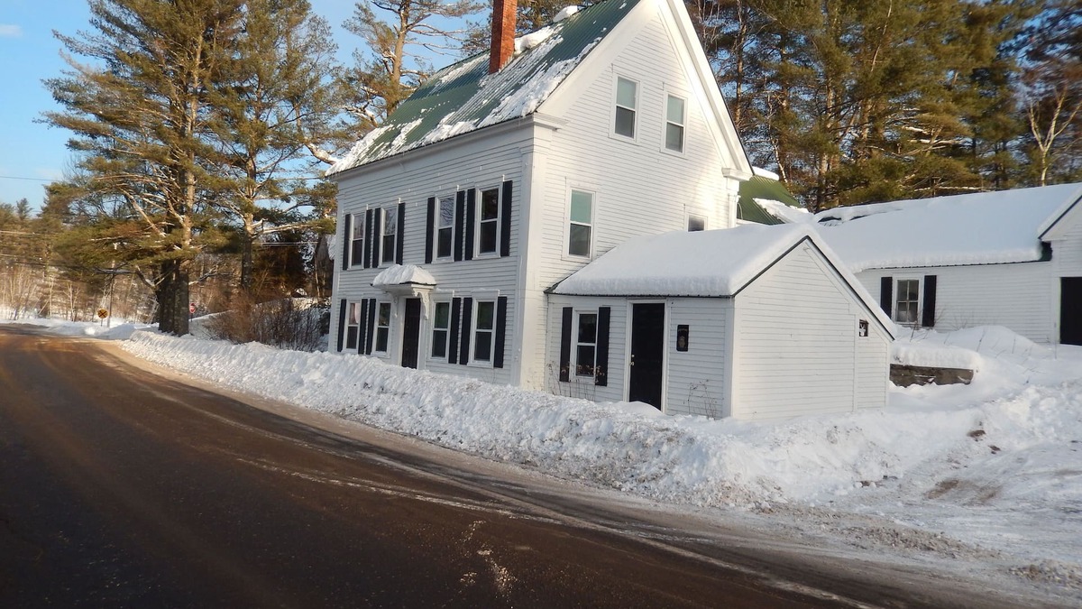 Locke Mills House | The Brookside House-Large, charming Historic House. Pet Friendly!