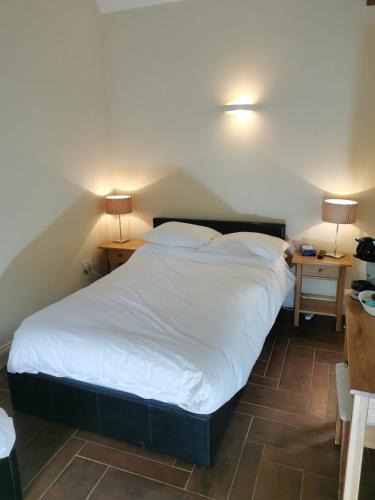 Cheddington House | The Brownlow Stables