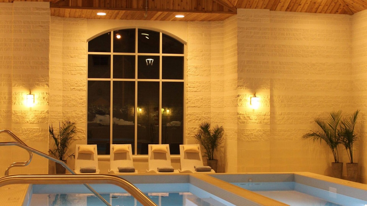 Stratford Hotel | The Bruce Hotel