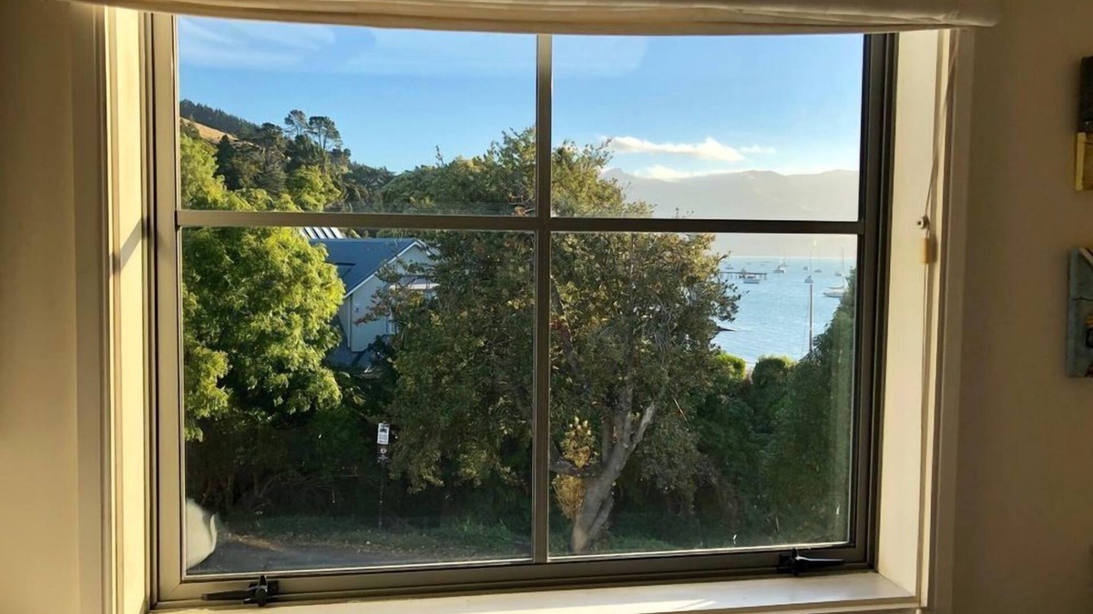Akaroa Apartment | The Bruce Waterfront Apartments by AVI