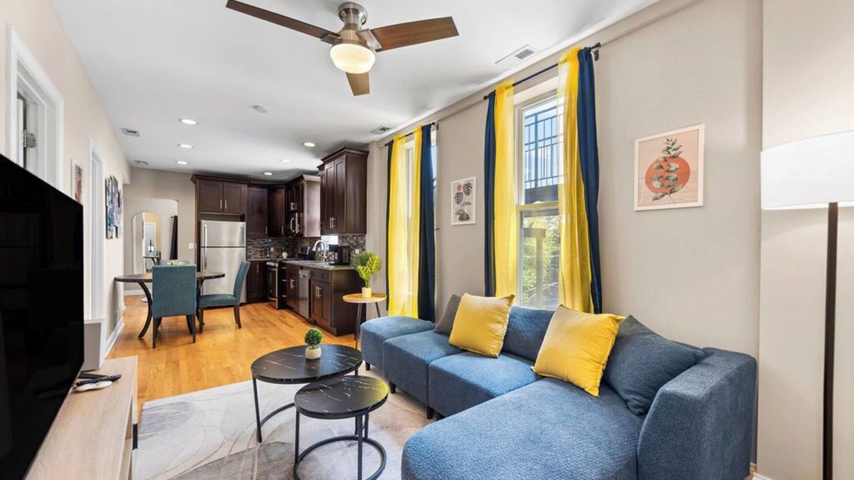 West Bucktown Apartment | The BuckLogan Nest, Sleeps 6, Walk to Blue Line