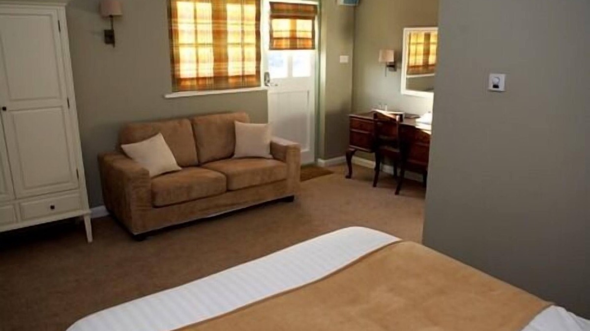 Rolvenden Bed & Breakfast | The Bull Inn Lodges