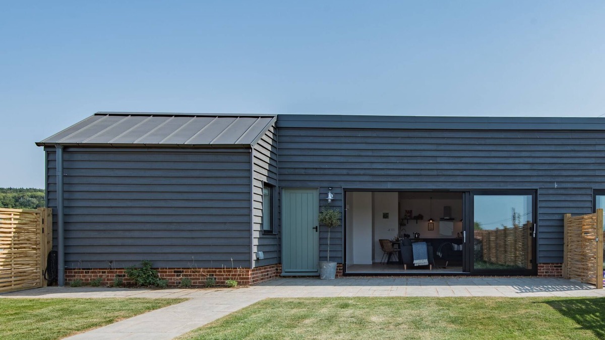 Ashford Cottage | The Bull Pen by Bloom Stays - a holiday let that sleeps 4 guests in 2 bedrooms