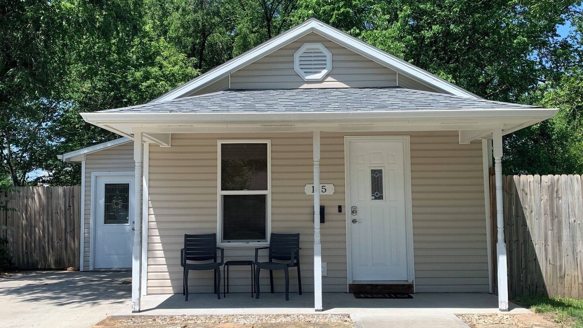 Knob Noster House | The Bungalow at WAFB/Knob Noster pet friendly