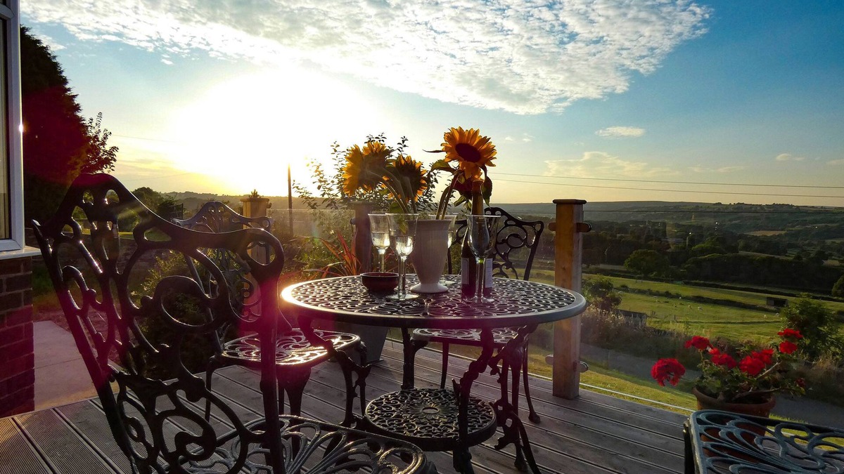 Dronfield Cottage | THE BUNGALOW@BARLOW, pet friendly, with open fire in Chesterfield
